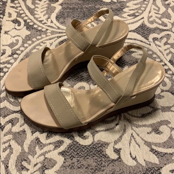 Stuart Weitzman Tan Sandals Sz 8 - Picture 2 of 3